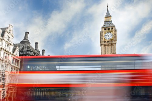 Photography London bus passing in front of Big Ben