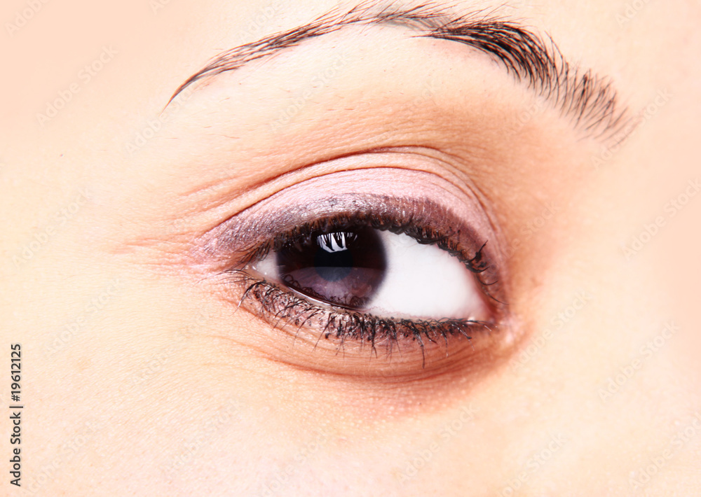 Obraz premium beautiful brown eye