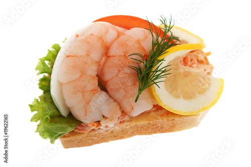 Sandwich garniert mit Shrimps