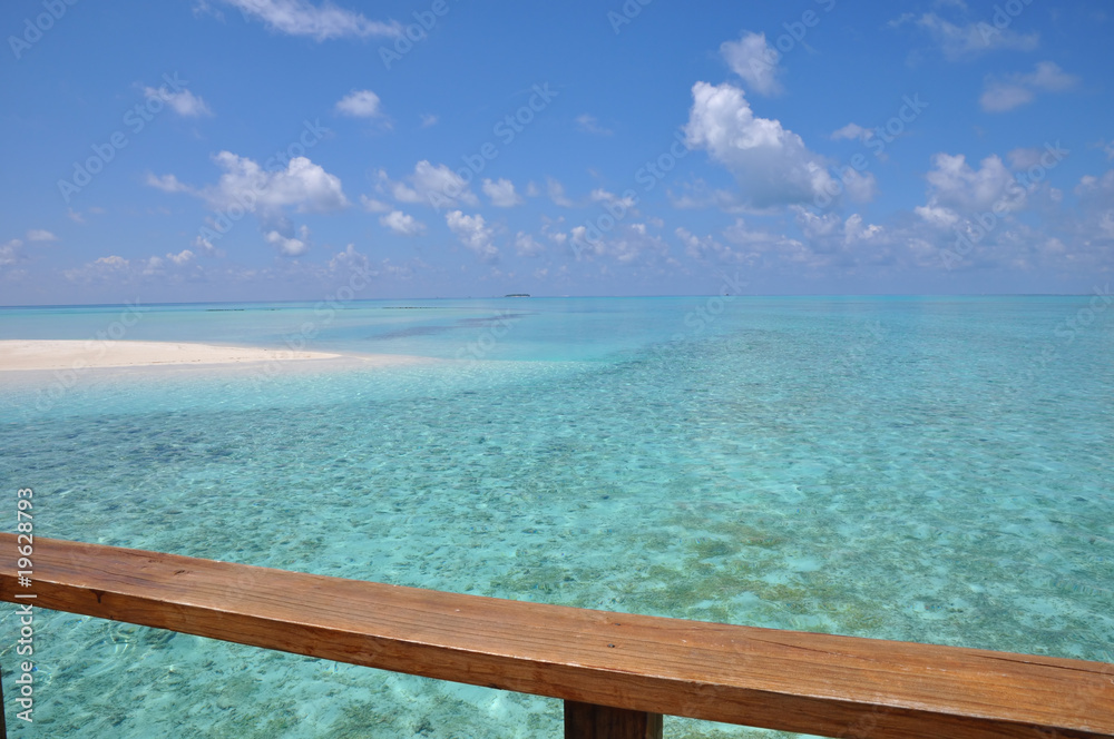 Fototapeta premium Vue du lagon depuis un balcon