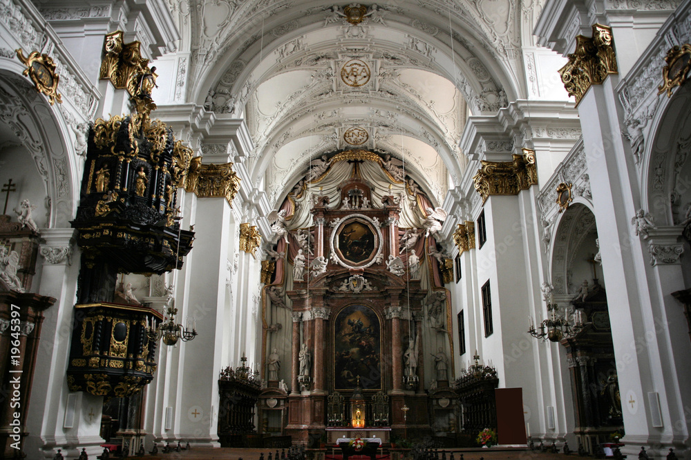 Linz cathedral interior