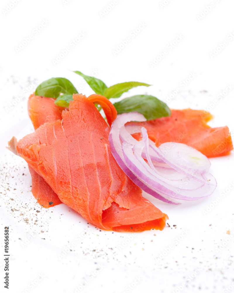 Lachsscheiben mit Zwiebel Lachsscheiben mit Zwiebel