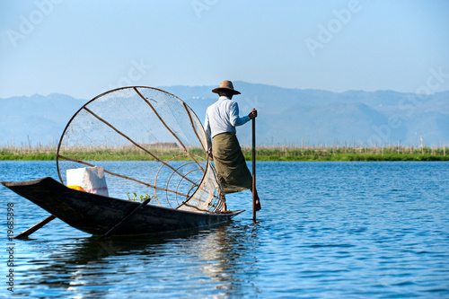 Canvas Print Fisherman in inle lake, Myanmar.