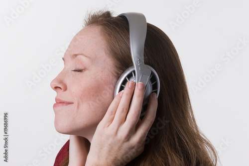 woman with headphones-08