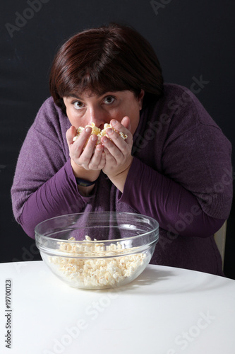 Obraz na płótnie donna mangia popcorn