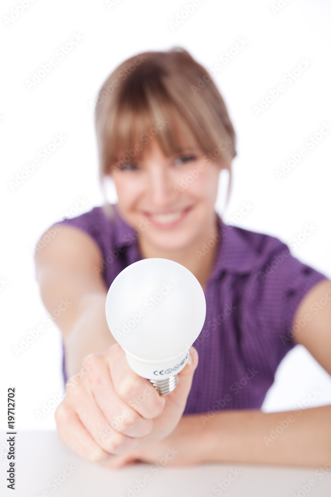 junge frau mit energiesparlampe junge frau mit energiesparlampe