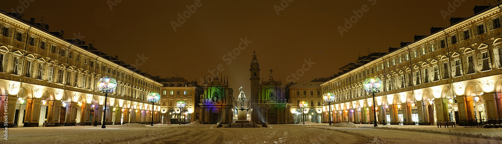 Torino, Piazza S.Carlo, notturno con neve