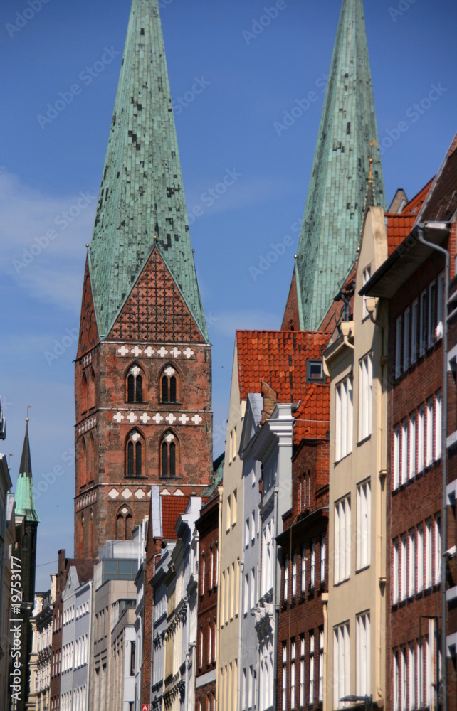 rue et cathédrale de Lübeck