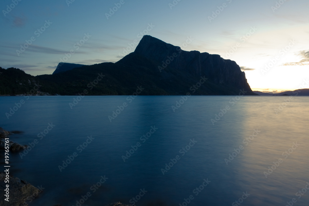Fjord soleil de minuit