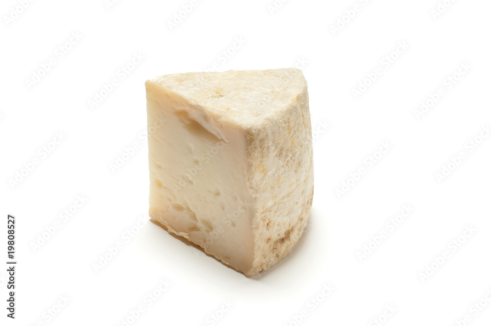 pecorino su fondo bianco