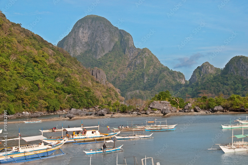 Obraz premium boats near the shore