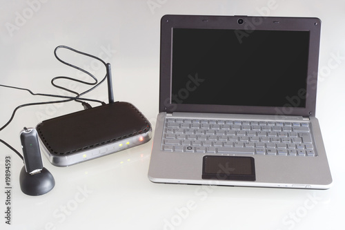 Netbook con modem router wifi 3G photo