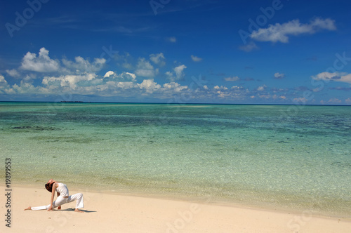 Hatha Yoga by the beach © Kimpin