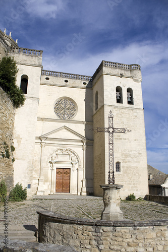 Grignan, collegiale 2 photo