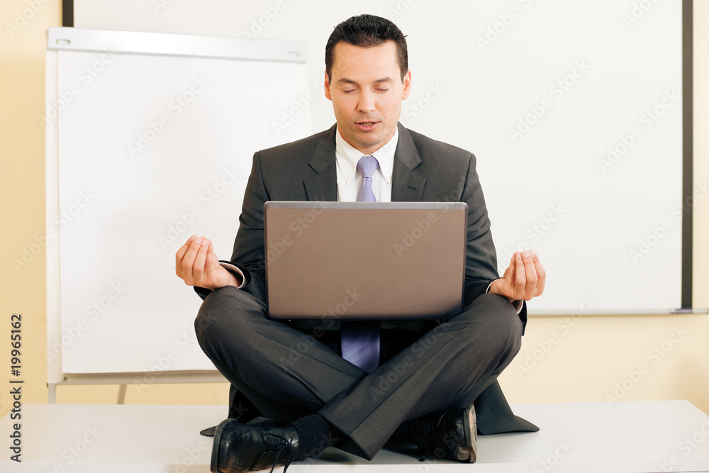 Meditiation auf dem Schreibtisch Meditiation auf dem Schreibtisch