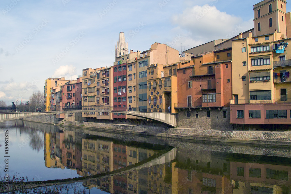 Fototapeta premium casas río girona 3