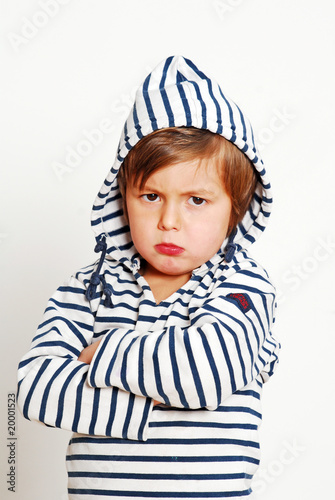 Schmollender Junge