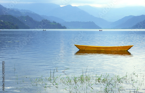 Boats in Fewa Lake © Carlos Neto