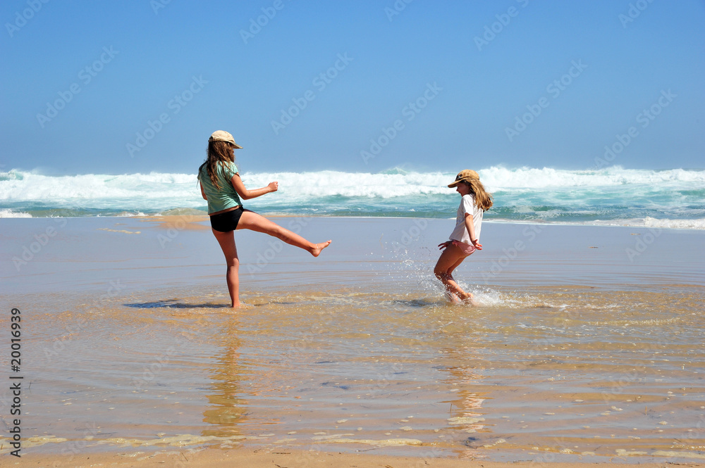 Fototapeta premium kinder am strand 1