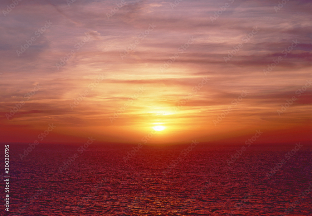 france,bretagne, 22 : soleil au crépuscule sur l'océan