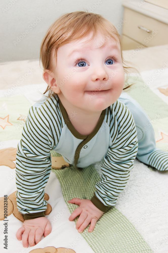 Fototapeta premium Curiously looking up toddler
