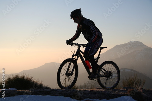 Ombre chinoise d'un cycliste