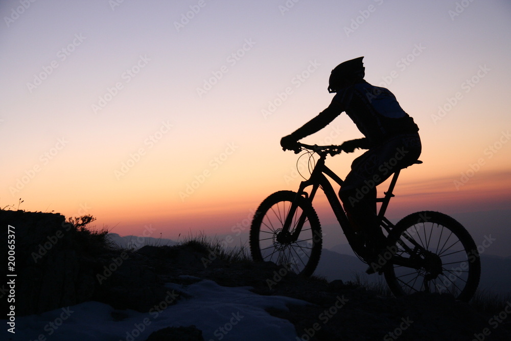 Fototapeta premium Ombre d'un cycliste