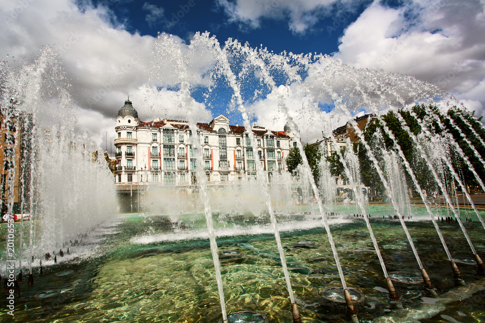 Fototapeta premium The jet fountain in the background of sky