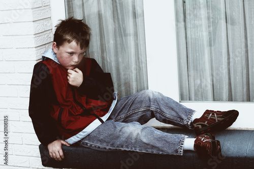 Nachdenklicher Junge