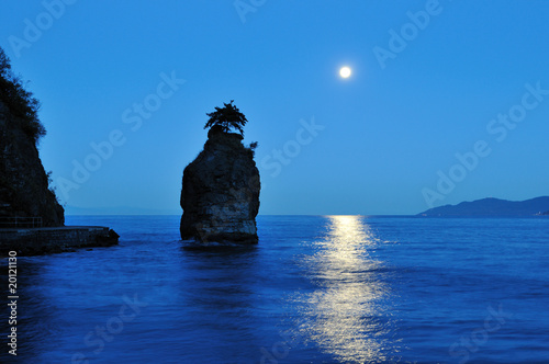 moonset at siwash rock, stanley park