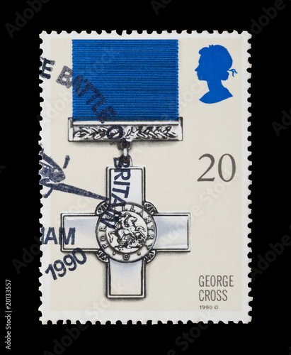 Foto british mail stamp featuring the George Cross gallantry medal