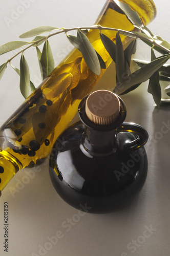 Olio d oliva e aceto balsamico photo