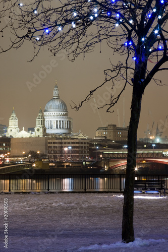 St. Paul's Cathedral in the snow