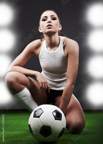Sexy soccer player, woman on playing field © ZoomTeam