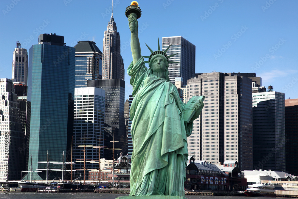 Fototapeta premium classical NY - statue of Liberty background Manhattan