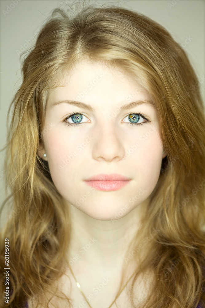 Fototapeta premium Frau Portrait Ring im Auge