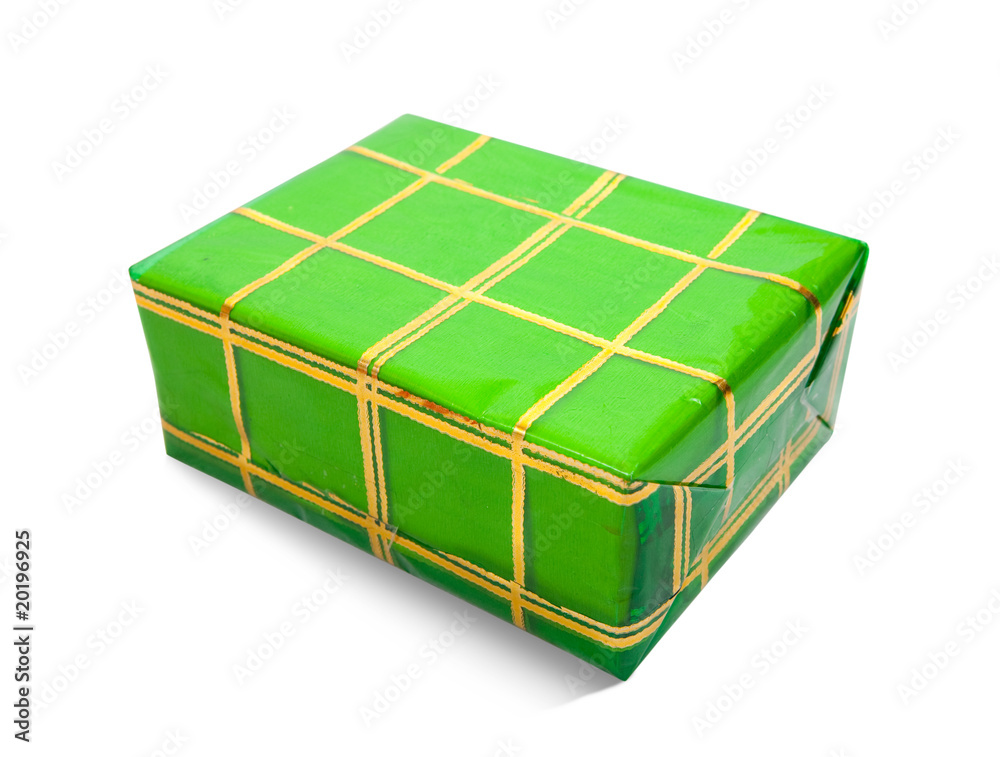 Obraz premium Green gift box on white background