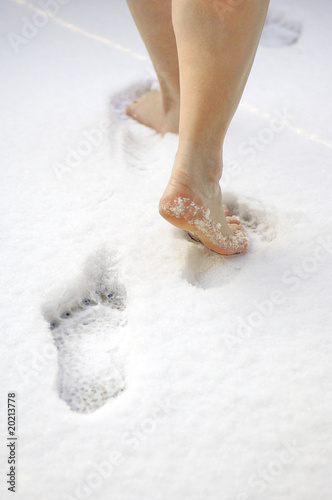 Barfuß im Schnee photo