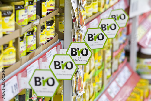 Bioprodukte im Supermarkt photo