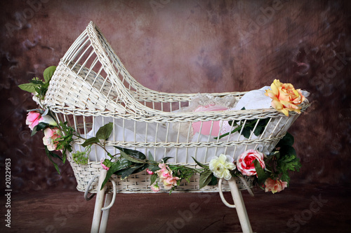 Tablou pe pânză Flowered Antique Wicker Baby Bassinet