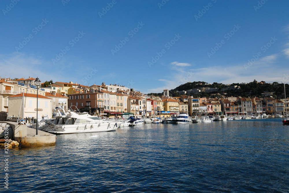 Cassis entrée du port