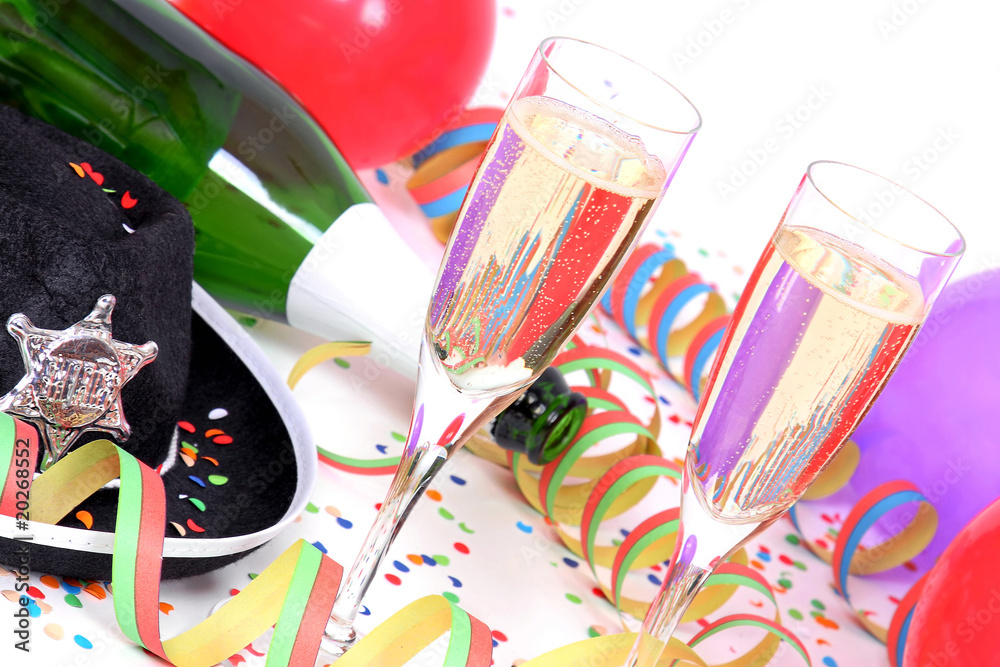 Party mit Sekt, Luftschlangen und Luftballons Stock-Foto | Adobe Stock