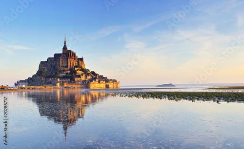 Fotografie, Obraz Dawn at Mont Saint Michel. France