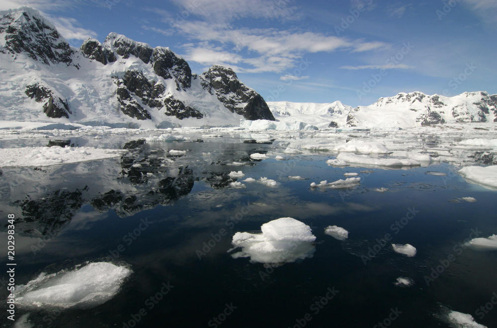 Obraz premium Floating Ice