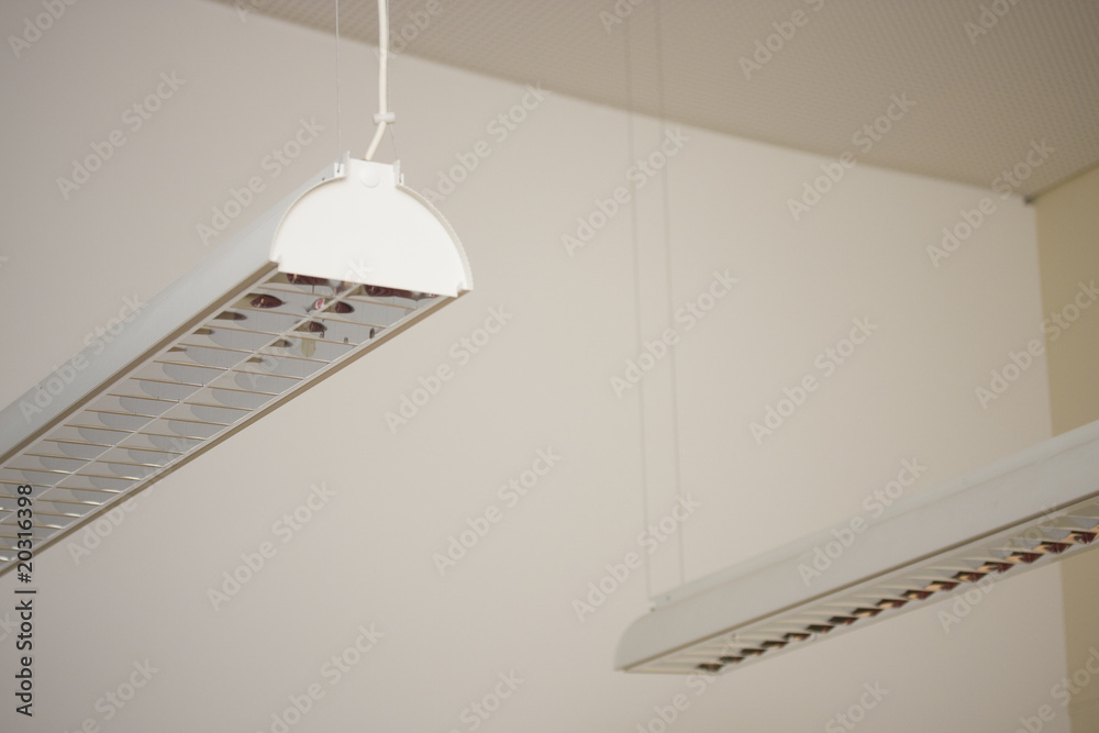 Deckenleuchte Neonröhre LED Stock-Foto | Adobe Stock
