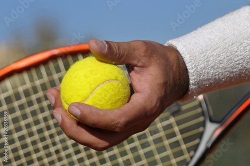 Tennis serve © Luis Louro