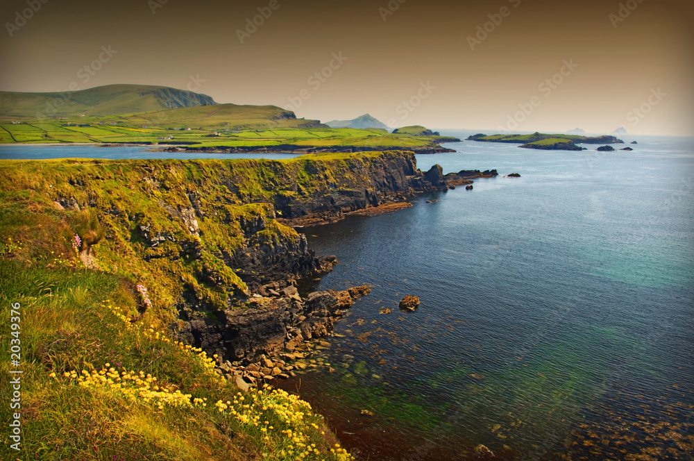 Obraz premium beautiful breathtaking vibrant irish scenic coastal seascape