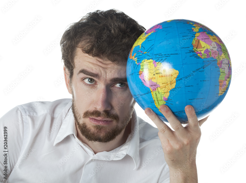 homme ragardant analysant la planète terre homme ragardant analysant la planète terre