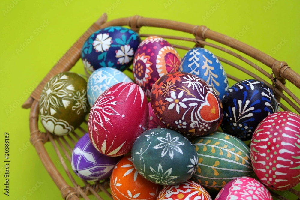 Naklejka premium Sorbische Ostereier im Körbchen