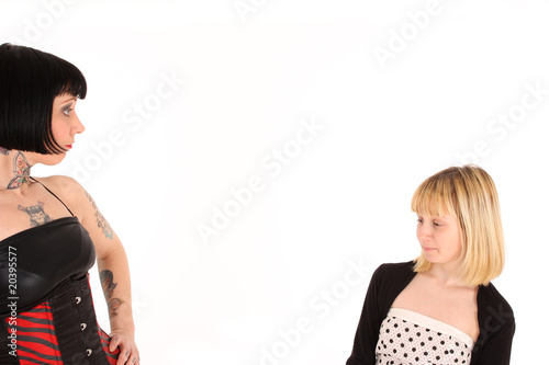 brave Tochter, tätowierte Mutter